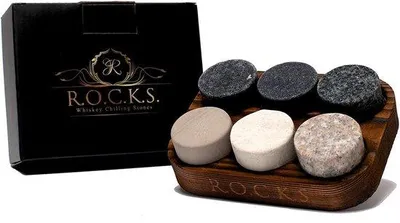 Produktbild von Unyqoos® Whisky-Steine Geschenkset – 6 handgefertigte Premium-Granit-Steine, Präsentations- & Aufbewahrungsschale aus Hartholz (R.O.C.K.S.)