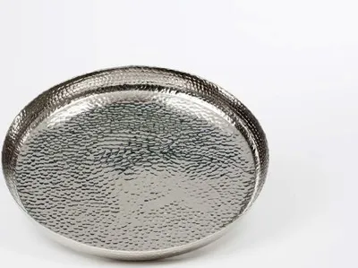 Produktbild von Tablett rund, gehämmert, Mittel Höhe 4,0 cm Durchmesser 46,0 cm Gewicht 1,10 KG Aluminium vernickelt