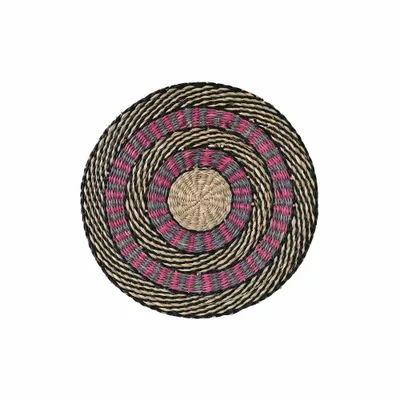 Productafbeelding van Bedrijf: BoathouseProduct: Ronde placematType: Placemat, placematsetMateriaal: ZeegrasKleur: Naturel / Roze / ZwartDiameter: 38 cmArtikelnummer: 1031801020