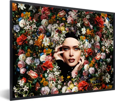 Produktbild von MuchoWow® Gerahmtes Poster Blume - Frauen - Porträt - Botanisch 80x60 cm - Poster mit Schwarzem Bilderrahmen Wandposter Rahmen Foto Bilder - Schwarzem - Mit Gestell