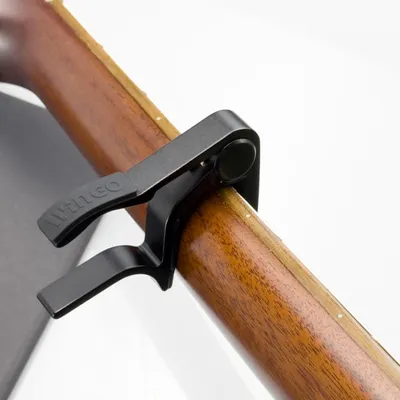 Imagen del producto de Ceja para guitarra clásica, de color , incluye 5 púas