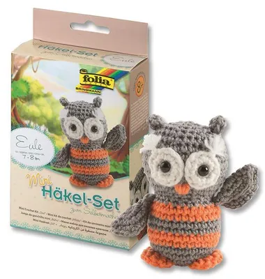 Produktbild von folia 23908 - Mini Häkelset Eule, Komplettset zur Erstellung von einer selbst gehäkelten niedlichen Eule, ca. 7 - 9 cm groß, für Kinder ab 8 Jahren und Erwachsene, als Geschenk