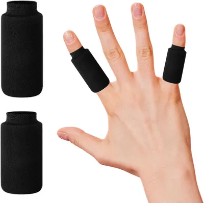 Productafbeelding van Verpakking met 2 ijskussens. Bevat 1 lang en 1 kort, herbruikbaar gel-ijs pakket voor zowel koude- als warmtecompressen. Geschikt voor zwellingen aan vingers en tenen, kleur: zwart