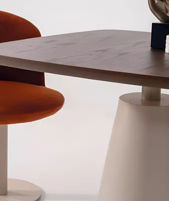 Produktbild von Elegantes Esszimmer-Set Designer Holztisch Moderne 2x Polsterstühle
