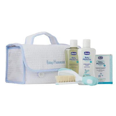 Obrázok produktu pre Chicco Baby Moments Blue umývacie mlieko, 200 ml + telové mlieko, 200 ml + parfumovaná voda, 100 ml + kefa a hrebeň + kozmetická taštička