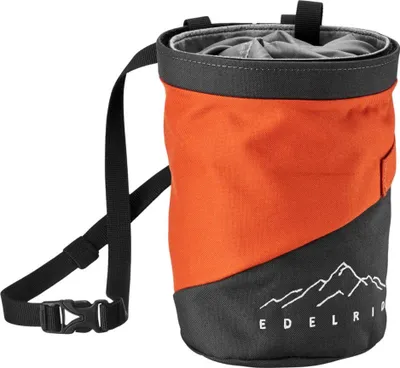 Chalk Bag Splitter Twist von Edelrid in Orange und Schwarz; mit verstellbarem Tragegurt und seitlicher Tasche.