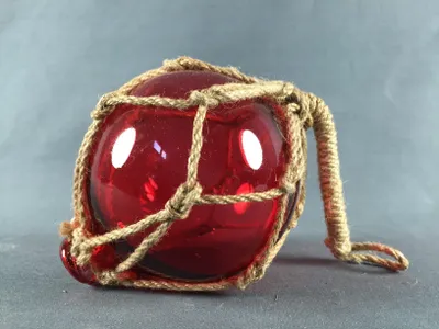 Produktbild von Deko Fischerkugel aus Glas rot 10 cm Tauwerk Netz