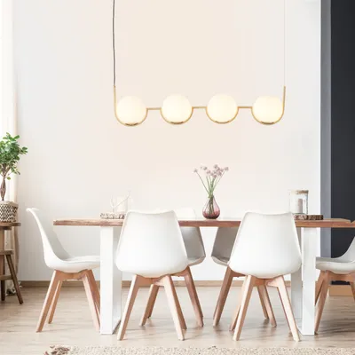 Produktbild von BRILLIANT Hängelampe GLINT | 4 flammige Pendelleuchte mit matt weißen Glaskugeln | dimmbar | 15 cm Höhe x 107 cm Breite | 4 x E14 Fassung max. 40 W | Glas/Metall | gold/weiß