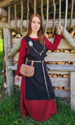 Produktbild von Klassisches Wikinger Überkleid schwarz "Lykke" XXXL