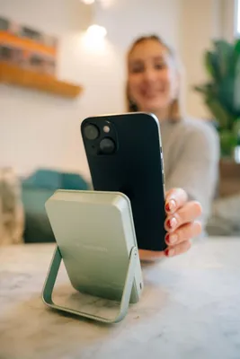 Produktbild von Verbatim Charge 'n' Go Magnetic Wireless, 10000 mAh, Lithium Polymer (LiPo), Kabelloses Aufladen, 35 W, Grün