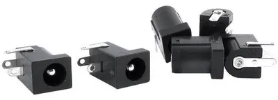 Zdjęcie produktu dla Wtyczka zasilająca 3-pinowa, gniazdo DC 5,5 x 2,1 mm (żeńskie)
