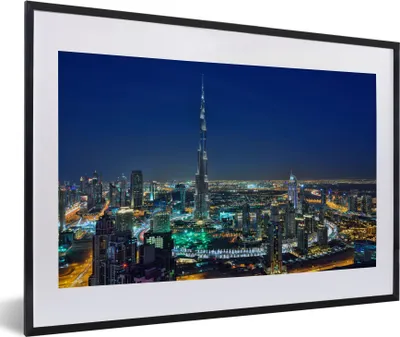 Produktbild von MuchoWow® MuchoWow® Gerahmtes Poster Dubai und der Burj Khalifa am Abend beleuchtet 60x40 cm - Poster mit zchwarzem Bilderrahmen - Schlafzimmer - Plakat in Rahmen - Drucken