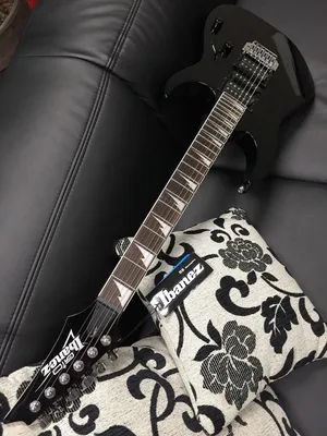 Produktbild von Ibanez GRG170DX E-Gitarre Schwarz mit 24 Jumbo Bünden, T102 Tremolo und 648 mm Mensur