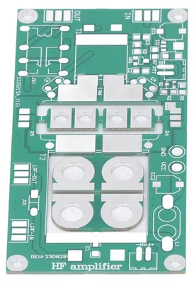 Image de Transceiver radio compact, avec une puissance d'entrée de 5 W et une puissance de sortie de 70 W, et utilisant une configuration linéaire AB pour l'amplification SSB, AM, CW et FM