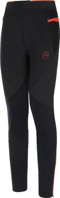 Schwarze eng anliegende Hose mit roten Akzenten und La Sportiva Logo auf dem Oberschenkel