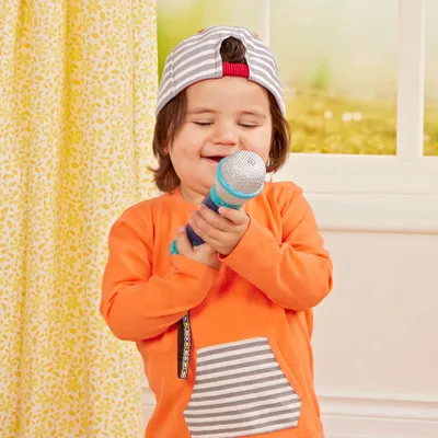 Produktbild von B. toys - Okideoke - Mikrofon für Kinder - Spielzeug Karaoke-Mikrofon - 8 voraufgezeichnete Lieder - Lautstärke- und Temporegler - 18 Monate +