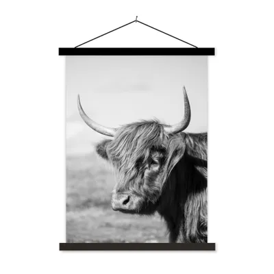 Produktbild von MuchoWow® Textilposter Schottischer Highlander - Tiere - Schwarz - Weiß 60x80 cm mit schwarzem Rahmen - Plakathalter
