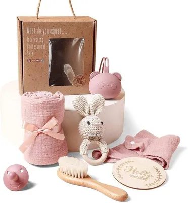 Produktbild von Geschenkset für Neugeborene Jungen mit Holzspielzeug und Badetuch