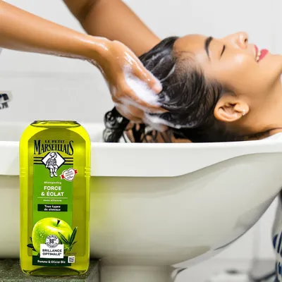 Obrázek produktu pro Šampon Le Petit Marseillais Apple & Olive, 300 ml - Šetrná péče pro normální vlasy