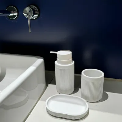 Productafbeelding van Relaxdays Badaccessoires, 3-delig, zeepbakje, zeepdispenser, bekertje voor tandenborstel, polyresin, badaccessoireset, wit
