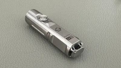 Produktbild von RovyVon Aurora A4 Pro G4 Nichia LED 420 Lumen Titanium EDC Schlüsselbund Taschenlampe