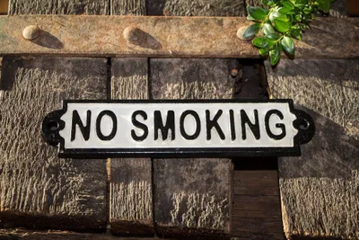 Produktbild von Nostalgisches Schild "No Smoking" aus Gusseisen