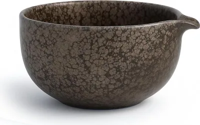 Image de Bol à matcha "Shado" – bol à thé japonais en céramique, 450 ml, gris foncé brillant avec effets gris clair, bec verseur pratique