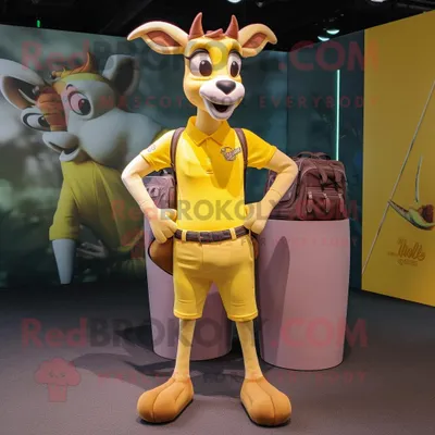 Immagine prodotto di Personaggio del costume della mascotte REDBROKOLY della gazzella gialla vestito con pantaloncini e collane cargo