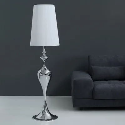 Produktbild von cagü: Design Stehlampe SCARLET Weiß mit Standfuß aus Silber glänzendem Metall 160cm Höhe