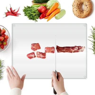 Zdjęcie produktu dla Deska do krojenia Bearrerp z przezroczystego szkła, 40x30 cm - Deska do krojenia z przezroczystego szkła z antypoślizgowymi nóżkami silikonowymi - Wytrzymała, odporna na wysokie temperatury i zarysowania