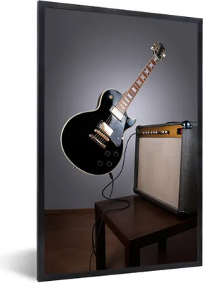 Produktbild von MuchoWow® Gerahmtes Poster Eine schwebende E-Gitarre 20x30 cm - Poster mit Schwarzem Bilderrahmen Wandposter Rahmen Foto Bilder - Drucken - Bilder Poster im Rahmen