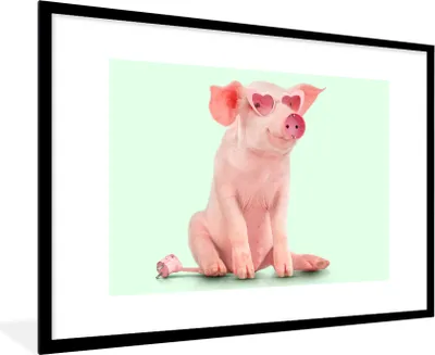 Produktbild von MuchoWow® Gerahmtes Poster Schwein - Rosa - Brille - Sockel - Tiere 90x60 cm - Poster mit Schwarzem Bilderrahmen Wandposter Rahmen Foto Bilder - Wanddekoration - Fotos