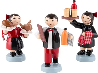 Produktbild von Winterkinder Kellnergruppe 3-teilig rot (7cm) von ULMIK
