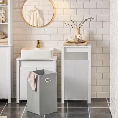 Obrázok produktu pre Skrinka pod umývadlo s výklopnou zásuvkou na bielizeň – Štýlová kúpeľňová skrinka z bielej MDF – 45x85,5x35 cm