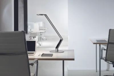 Produktbild von LUCTRA TABLE RADIAL/BASE LED Tischleuchte 680 lm Aluminium
