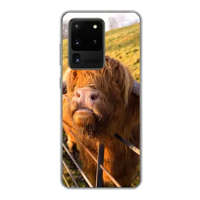 Produktbild von MuchoWow® Handyhülle Schutzhülle Hülle für Samsung Galaxy S20 Ultra Scottish Highlander - Zaun - Gras Silikon Softcase Handy Hülle - Karteninhaber