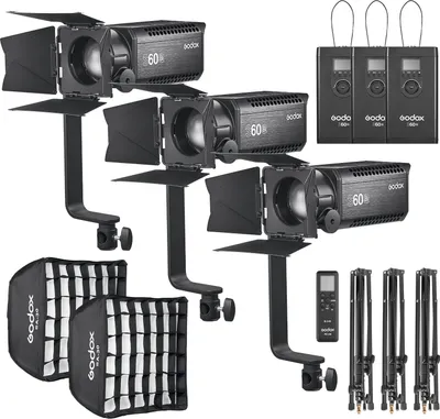 Produktbild von Godox S60Bi-K3 3-Leuchten-Kit mit 3 * fokussierenden LED-Videoleuchten 2800K-6500K + 3 * Lichtstative + 2 * SA-30 Softbox + 1 * SA-P-Projektionsaufsatz + 1 * Fernbedienung + 1 * Tragetasche + 1 * Tragetasche + Verschiedenes Erweiterungszubehoer fuer Live-Streaming-Videoaufnahmen Produktportrait-Hochzeitsfotografie