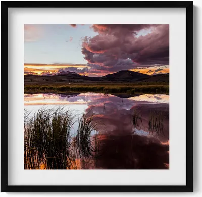 Produktbild von Wolken über einem See– Wandbild mit Rahmen – Gerahmtes Bild  – Wanddekoration – 50x50 cm –  Schwarz Rahmen