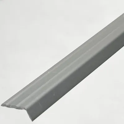Obrázok produktu pre Winkelprofil 100x2,45cm Alu eloxiert silber selbstklebend mit Zierrillen