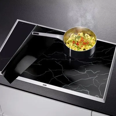 Produktbild von Famanu Schutzmatte für Induktionskochplatte - 52 x 78 cm - magnetisch - rutschfest - zuschneidbar - kratzfest - Silikonmatte