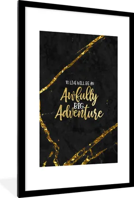 Produktbild von MuchoWow® Gerahmtes Poster Zitate - Abenteuer - Gold - Glitzer 60x90 cm - Poster mit Schwarzem Bilderrahmen Wandposter Rahmen Foto Bilder - Dekoration - Wandposter Wohnzimmer - Hochwertig