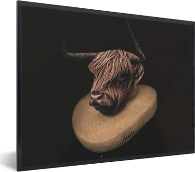 Produktbild von MuchoWow® Gerahmtes Poster Schottischer Highlander - Gemälde - Kuh 80x60 cm - Poster mit Schwarzem Bilderrahmen Wandposter Rahmen Foto Bilder - Schwarzem - Mit Gestell