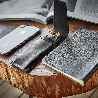 Productafbeelding van Zwart lederen etui voor vulpennen en balpennen, elegant stiftendoosje Belveder BD23