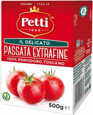 A product shot of Petti Passata Extra Fine tomatoes.