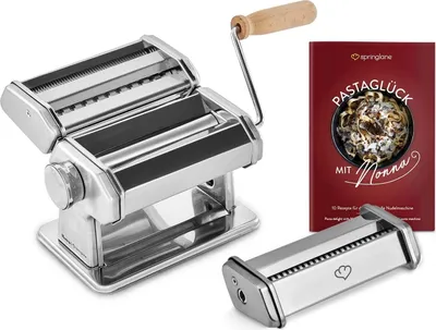 Produktbild von SPRINGLANE Manuelle Nudelmaschine Nonna, Edelstahl, Pastamaker inkl. Rezeptheft, Nudeltrockner, Linguineaufsatz & 3 Schneideaufsätze für Spaghetti, Lasagne, Tagliatelle - Silber