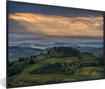 Produktbild von MuchoWow® Gerahmtes Poster Sonnenstrahlen beleuchten die italienische Hügelkuppe in der Nähe der Stadt San Gimignano in der Toskana 30x20 cm - Poster mit Schwarzem Bilderrahmen Wandposter Rahmen Foto Bilder - Kunstdruck - Bild-Poster