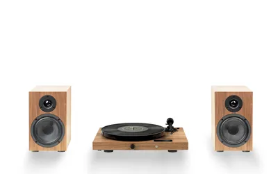 Produktbild von Pro-Ject Juke Box E1 HiFi Set, Audio-Plattenspieler mit Riemenantrieb, Halbautomatisch, Schwarz, Walnuss, ABS Synthetik, 33,45 RPM, 33,45 RPM