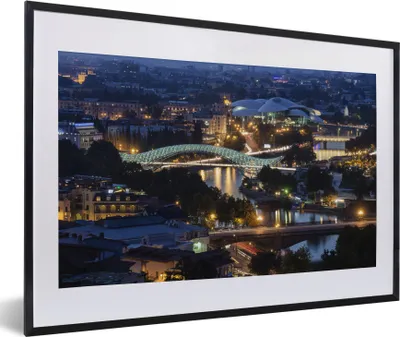 Produktbild von MuchoWow® MuchoWow® Gerahmtes Poster Ein Luftbild der Stadt Tiflis 60x40 cm - Poster mit zchwarzem Bilderrahmen - Schlafzimmer - Plakat in Rahmen - Drucken