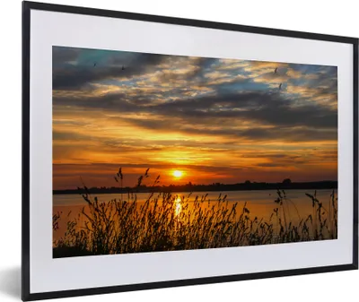 Produktbild von MuchoWow® Gerahmtes Poster Sonnenuntergang - Meer - Horizont - Himmel - Pflanzen 60x40 cm - Poster mit Schwarzem Bilderrahmen Wandposter Rahmen Foto Bilder - Schlafzimmer - Plakat in Rahmen - Drucken