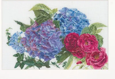 Produktbild von Thea Gouverneur Kreuzstich Stickpackung "Hortensie und Rose Aida", Zählmuster, 46x30cm